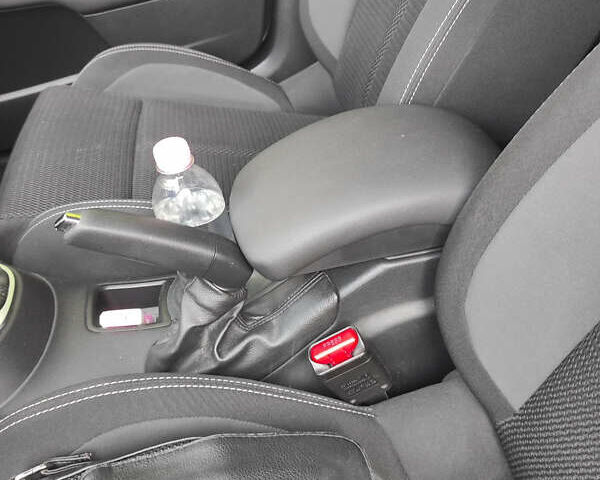 Серый Ситроен С4, объемом двигателя 1.56 л и пробегом 176 тыс. км за 10800 $, фото 3 на Automoto.ua