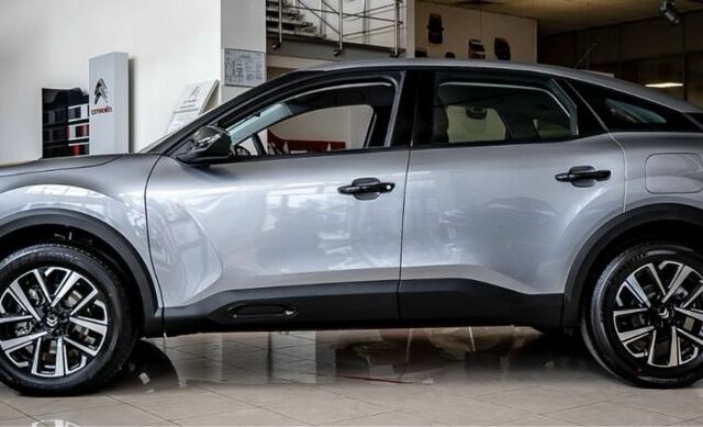 Серый Ситроен С4, объемом двигателя 1.2 л и пробегом 9 тыс. км за 23000 $, фото 2 на Automoto.ua