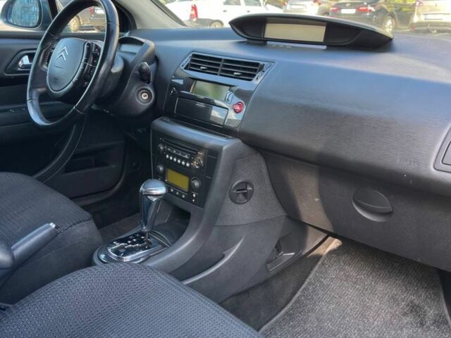 Серый Ситроен С4, объемом двигателя 1.6 л и пробегом 195 тыс. км за 4250 $, фото 10 на Automoto.ua