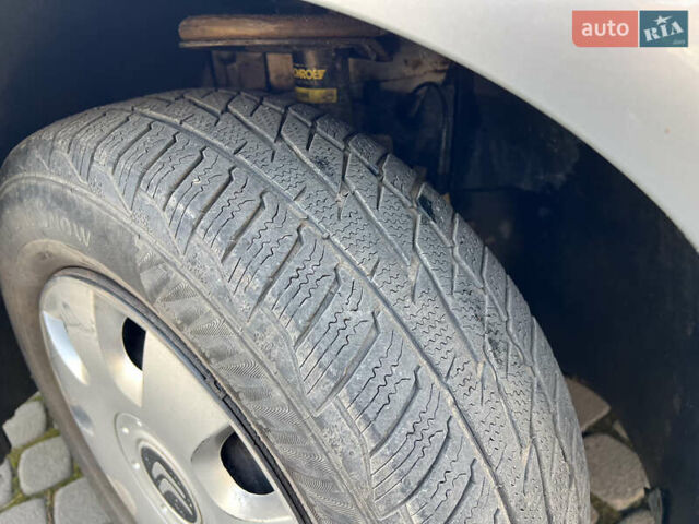 Серый Ситроен С4, объемом двигателя 1.59 л и пробегом 187 тыс. км за 5300 $, фото 14 на Automoto.ua