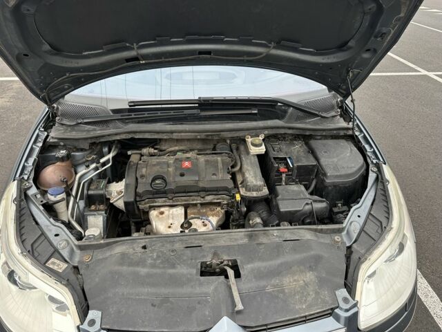 Серый Ситроен С4, объемом двигателя 1.6 л и пробегом 185 тыс. км за 3800 $, фото 6 на Automoto.ua