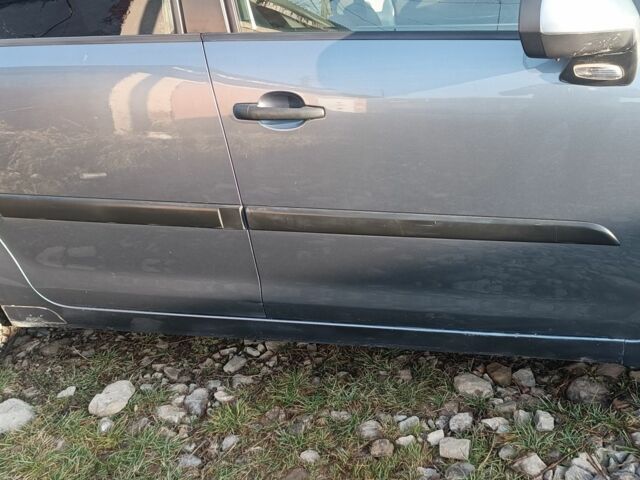 Серый Ситроен С4, объемом двигателя 1.7 л и пробегом 262 тыс. км за 3950 $, фото 7 на Automoto.ua