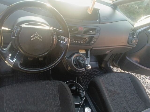 Серый Ситроен С4, объемом двигателя 1.7 л и пробегом 262 тыс. км за 3950 $, фото 2 на Automoto.ua