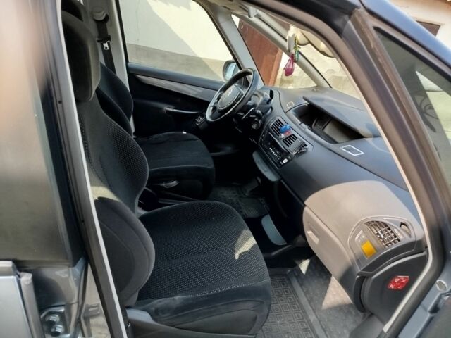 Серый Ситроен С4, объемом двигателя 2 л и пробегом 250 тыс. км за 5500 $, фото 1 на Automoto.ua