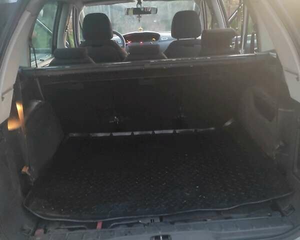 Серый Ситроен С4, объемом двигателя 1.6 л и пробегом 395 тыс. км за 4300 $, фото 8 на Automoto.ua