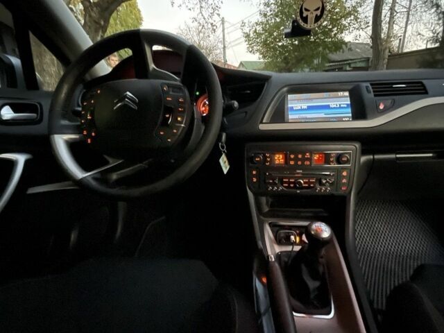 Серый Ситроен С4, объемом двигателя 1.6 л и пробегом 374 тыс. км за 6300 $, фото 6 на Automoto.ua