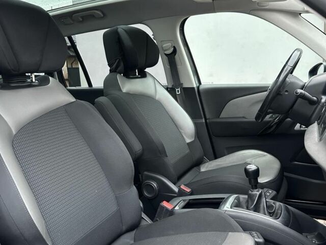 Серый Ситроен С4, объемом двигателя 2 л и пробегом 233 тыс. км за 11250 $, фото 4 на Automoto.ua