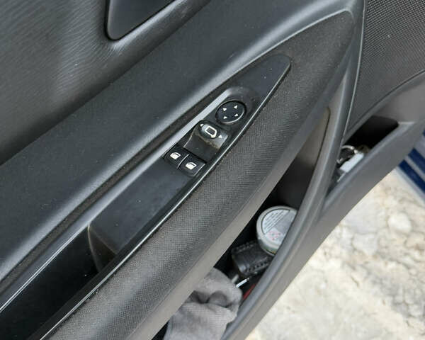 Синий Ситроен С4, объемом двигателя 1.6 л и пробегом 129 тыс. км за 4000 $, фото 9 на Automoto.ua