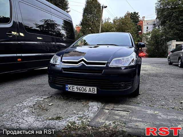 Синий Ситроен С4, объемом двигателя 1.6 л и пробегом 235 тыс. км за 4700 $, фото 2 на Automoto.ua
