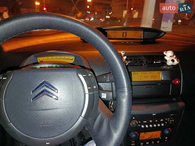 Синий Ситроен С4, объемом двигателя 1.6 л и пробегом 306 тыс. км за 4500 $, фото 3 на Automoto.ua