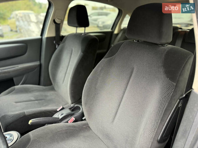 Синий Ситроен С4, объемом двигателя 1.56 л и пробегом 290 тыс. км за 3800 $, фото 38 на Automoto.ua