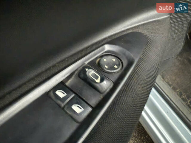 Синий Ситроен С4, объемом двигателя 1.59 л и пробегом 182 тыс. км за 3900 $, фото 41 на Automoto.ua