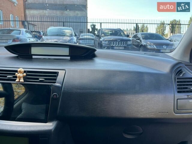 Синій Сітроен С4, об'ємом двигуна 1.59 л та пробігом 342 тис. км за 3400 $, фото 7 на Automoto.ua