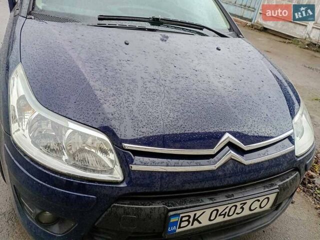 Синий Ситроен С4, объемом двигателя 1.6 л и пробегом 275 тыс. км за 3500 $, фото 1 на Automoto.ua