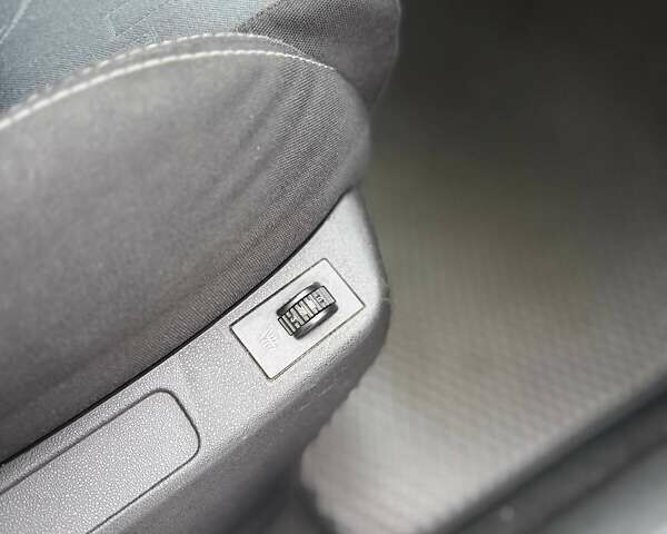 Синій Сітроен С4, об'ємом двигуна 1.56 л та пробігом 217 тис. км за 6700 $, фото 25 на Automoto.ua