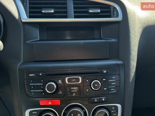 Синий Ситроен С4, объемом двигателя 1.56 л и пробегом 287 тыс. км за 7100 $, фото 17 на Automoto.ua