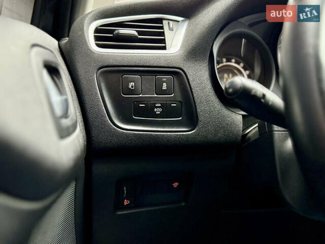 Синий Ситроен С4, объемом двигателя 1.56 л и пробегом 148 тыс. км за 9999 $, фото 14 на Automoto.ua