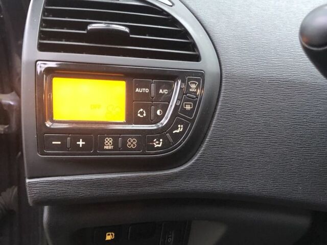 Синий Ситроен С4, объемом двигателя 1.6 л и пробегом 110 тыс. км за 8200 $, фото 13 на Automoto.ua