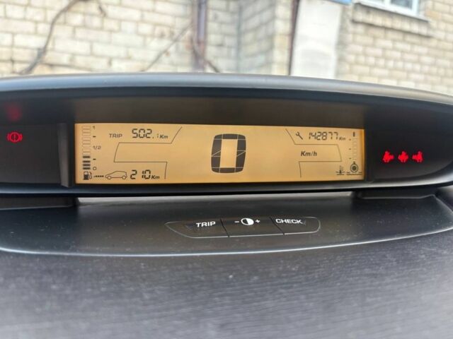 Зеленый Ситроен С4, объемом двигателя 1.4 л и пробегом 142 тыс. км за 3800 $, фото 4 на Automoto.ua