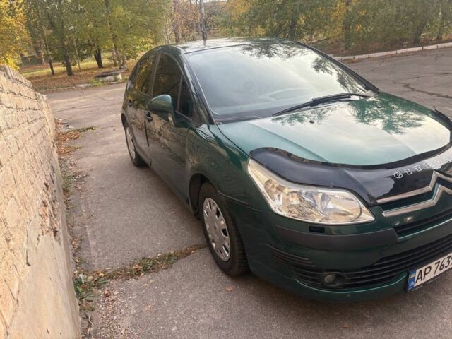 Зеленый Ситроен С4, объемом двигателя 1.4 л и пробегом 142 тыс. км за 3800 $, фото 1 на Automoto.ua