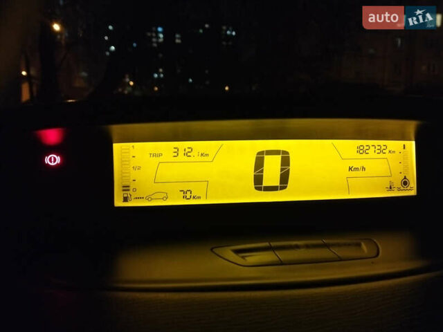 Зелений Сітроен С4, об'ємом двигуна 1.6 л та пробігом 182 тис. км за 4200 $, фото 3 на Automoto.ua