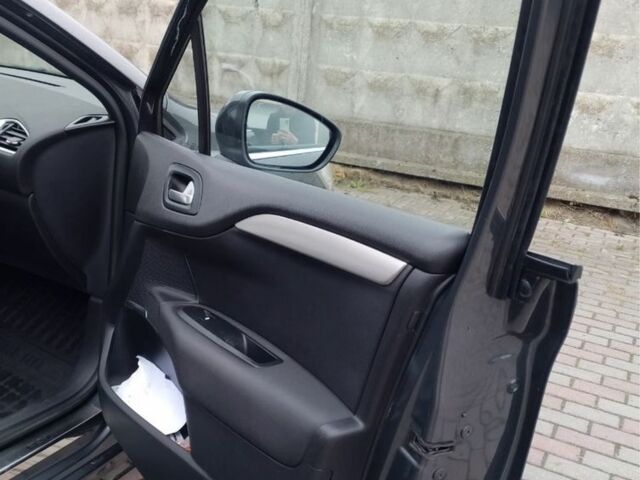 Зеленый Ситроен С4, объемом двигателя 1.6 л и пробегом 250 тыс. км за 7700 $, фото 6 на Automoto.ua