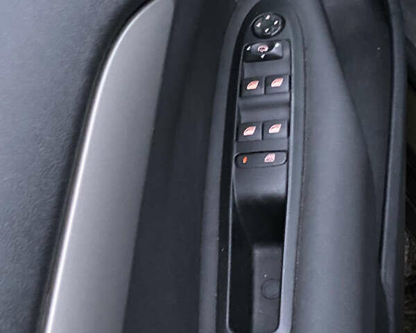 Зелений Сітроен С4, об'ємом двигуна 1.6 л та пробігом 167 тис. км за 9300 $, фото 12 на Automoto.ua