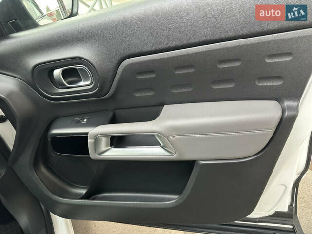 Белый Ситроен C5 Aircross, объемом двигателя 2 л и пробегом 145 тыс. км за 18999 $, фото 92 на Automoto.ua