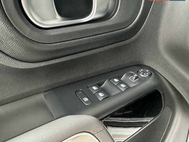 Белый Ситроен C5 Aircross, объемом двигателя 2 л и пробегом 145 тыс. км за 18999 $, фото 90 на Automoto.ua