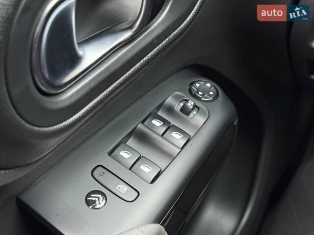 Белый Ситроен C5 Aircross, объемом двигателя 1.5 л и пробегом 195 тыс. км за 18800 $, фото 27 на Automoto.ua