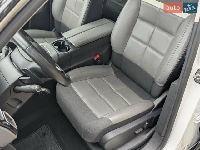 Белый Ситроен C5 Aircross, объемом двигателя 2 л и пробегом 165 тыс. км за 19300 $, фото 24 на Automoto.ua