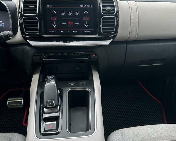 Белый Ситроен C5 Aircross, объемом двигателя 1.5 л и пробегом 175 тыс. км за 21850 $, фото 46 на Automoto.ua