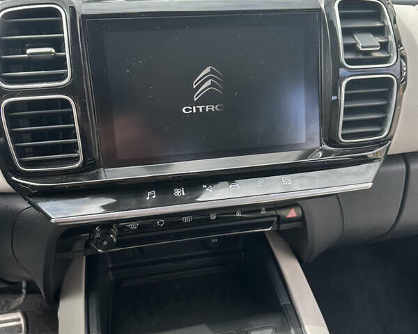 Белый Ситроен C5 Aircross, объемом двигателя 1.5 л и пробегом 175 тыс. км за 21850 $, фото 45 на Automoto.ua