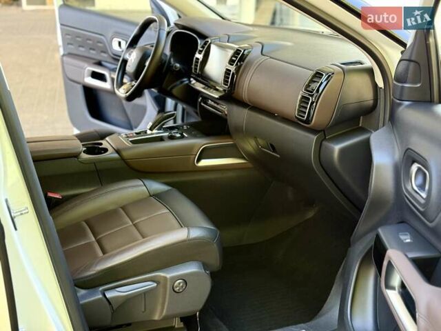 Белый Ситроен C5 Aircross, объемом двигателя 2 л и пробегом 100 тыс. км за 22700 $, фото 34 на Automoto.ua