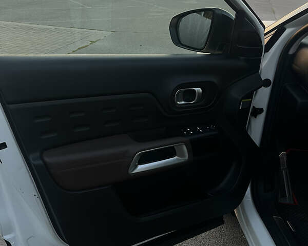 Белый Ситроен C5 Aircross, объемом двигателя 2 л и пробегом 82 тыс. км за 21500 $, фото 14 на Automoto.ua