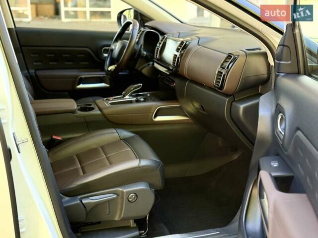 Белый Ситроен C5 Aircross, объемом двигателя 2 л и пробегом 100 тыс. км за 22700 $, фото 37 на Automoto.ua