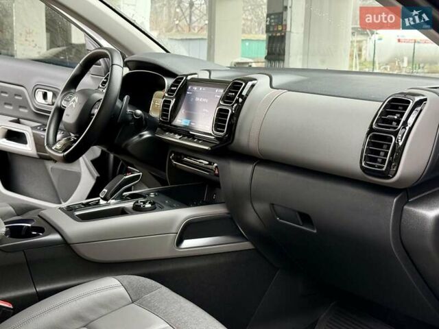 Серый Ситроен C5 Aircross, объемом двигателя 2 л и пробегом 40 тыс. км за 23900 $, фото 30 на Automoto.ua