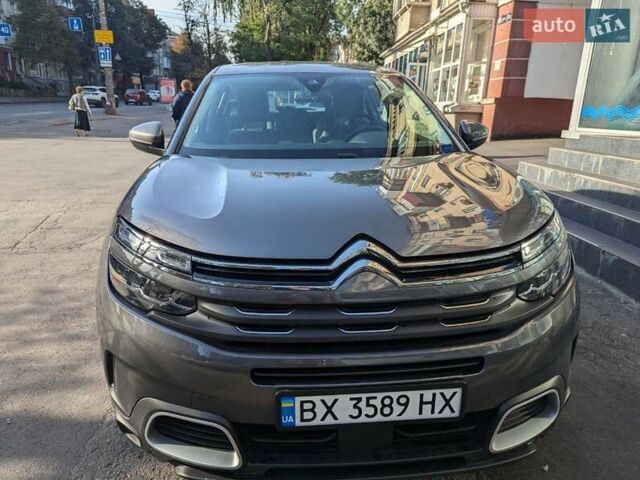 Серый Ситроен C5 Aircross, объемом двигателя 1.5 л и пробегом 141 тыс. км за 22500 $, фото 2 на Automoto.ua