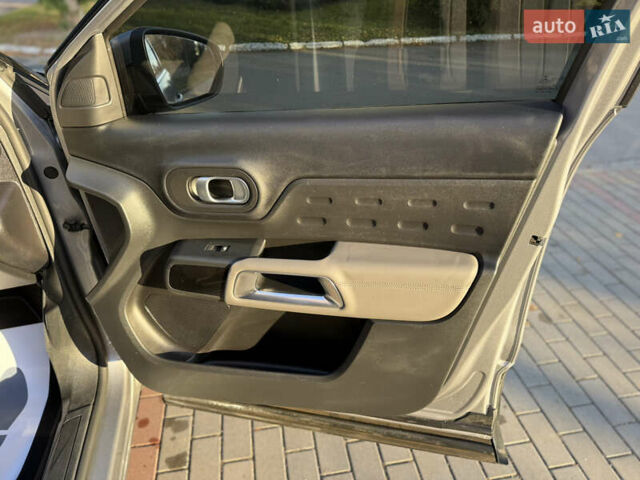 Серый Ситроен C5 Aircross, объемом двигателя 1.6 л и пробегом 188 тыс. км за 22600 $, фото 48 на Automoto.ua