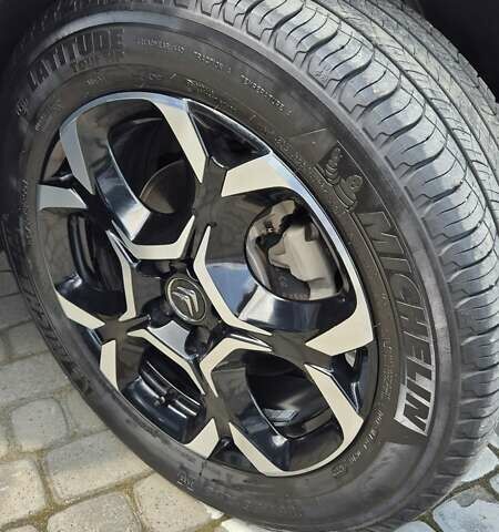 Серый Ситроен C5 Aircross, объемом двигателя 2 л и пробегом 64 тыс. км за 29499 $, фото 33 на Automoto.ua