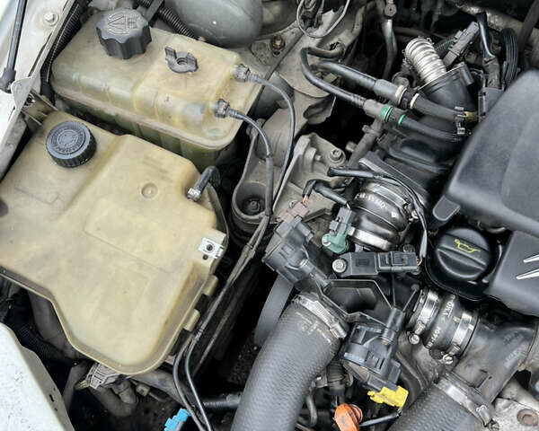 Ситроен С5 2004 в Кропивницком (Кировограде) на Automoto.ua Белый Ситроен С5, объемом двигателя 1.6 л и пробегом 399 тыс. км за 3800 $, фото 23 на Automoto.ua