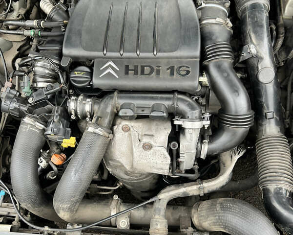 Ситроен С5 2004 в Кропивницком (Кировограде) на Automoto.ua Белый Ситроен С5, объемом двигателя 1.6 л и пробегом 399 тыс. км за 3800 $, фото 22 на Automoto.ua