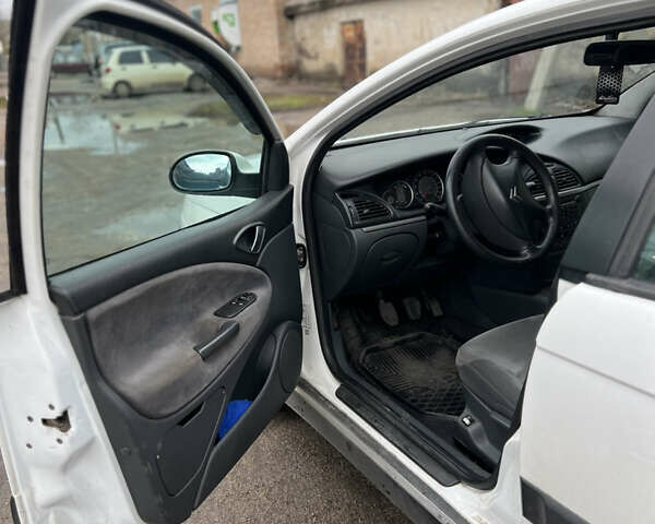 Ситроен С5 2004 в Кропивницком (Кировограде) на Automoto.ua Белый Ситроен С5, объемом двигателя 1.6 л и пробегом 399 тыс. км за 3800 $, фото 16 на Automoto.ua