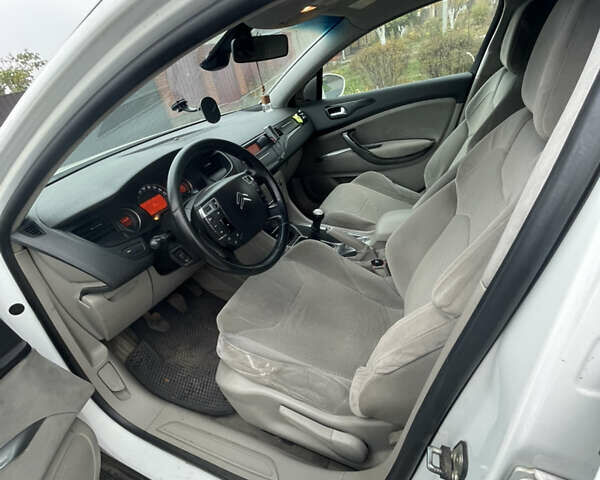 Белый Ситроен С5, объемом двигателя 1.56 л и пробегом 375 тыс. км за 4900 $, фото 10 на Automoto.ua