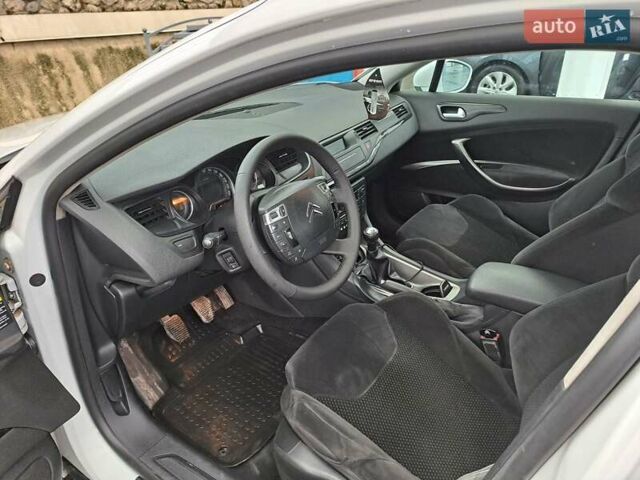 Белый Ситроен С5, объемом двигателя 1.6 л и пробегом 260 тыс. км за 6199 $, фото 8 на Automoto.ua