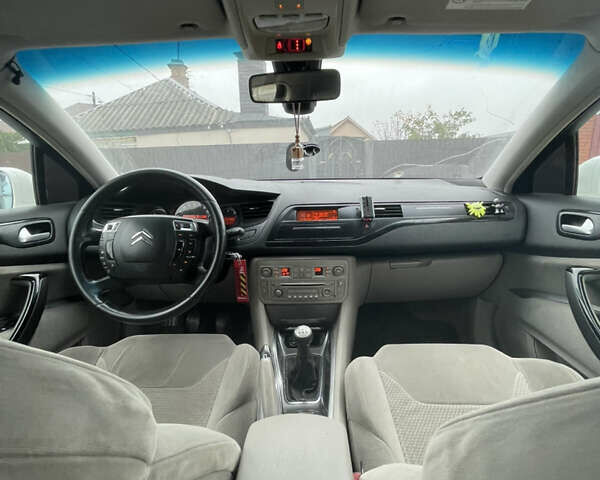 Белый Ситроен С5, объемом двигателя 1.56 л и пробегом 375 тыс. км за 4900 $, фото 5 на Automoto.ua