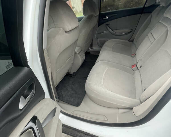 Белый Ситроен С5, объемом двигателя 1.56 л и пробегом 375 тыс. км за 4900 $, фото 7 на Automoto.ua