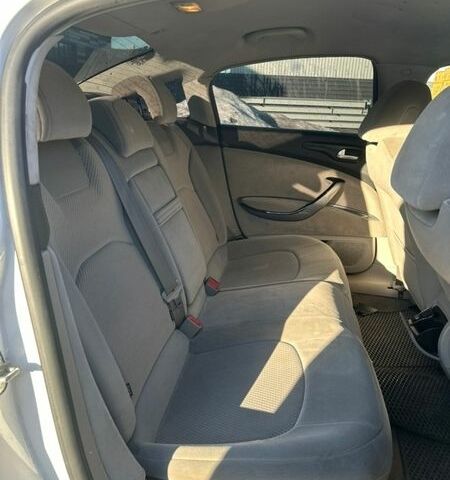 Белый Ситроен С5, объемом двигателя 1.56 л и пробегом 375 тыс. км за 4450 $, фото 10 на Automoto.ua