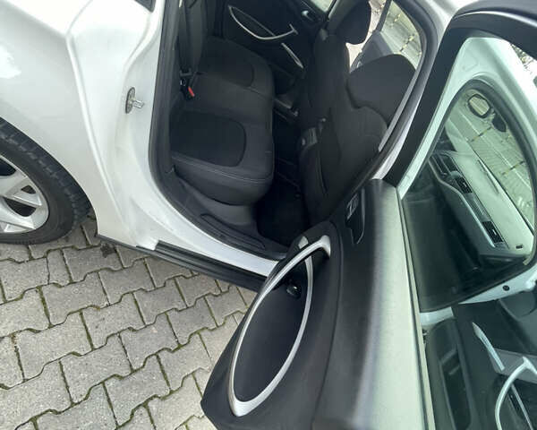 Сітроен С5 2009 у Чернівцях на Automoto.ua Білий Сітроен С5, об'ємом двигуна 1.6 л та пробігом 279 тис. км за 6600 $, фото 32 на Automoto.ua