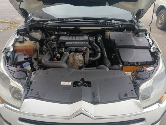 Белый Ситроен С5, объемом двигателя 1.6 л и пробегом 370 тыс. км за 6000 $, фото 5 на Automoto.ua